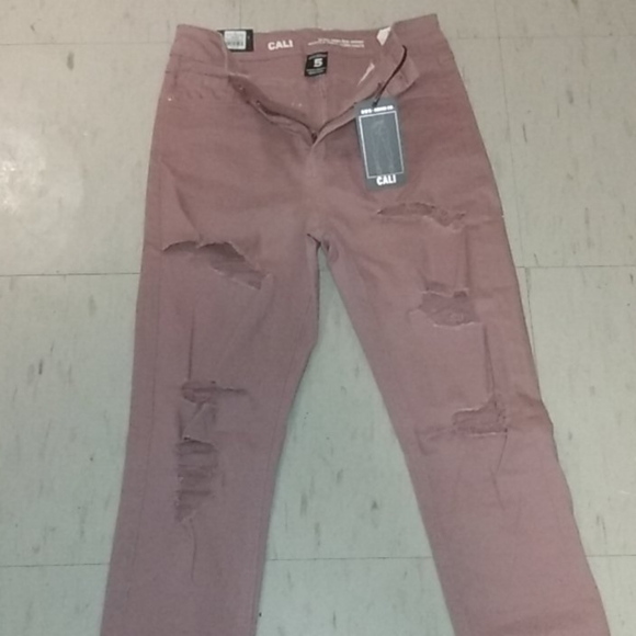 3/$20 - Cali Mauve ripped jeans - Picture 3 of 3